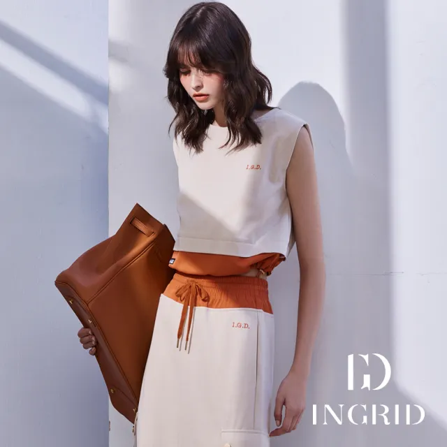 【IGD 英格麗】實體同步款-休閒運動風假兩件拼接背心上衣-卡其色