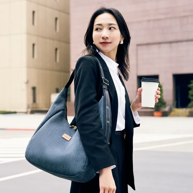 【satana】Denim 丹寧牛仔 彎月單肩包 手提 輕量防潑水 14吋筆電 台灣製SDNN0260 - 深丹寧藍
