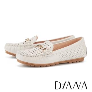 【DIANA】羊皮壓花透氣沖孔飾釦樂福鞋 白色