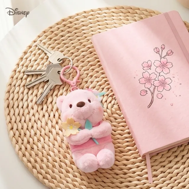 【Disney 迪士尼】正版授權櫻花系列12cm小熊維尼玩偶戀愛告白吊飾鑰匙圈(閨蜜女友女兒聖誕生日交換禮物)