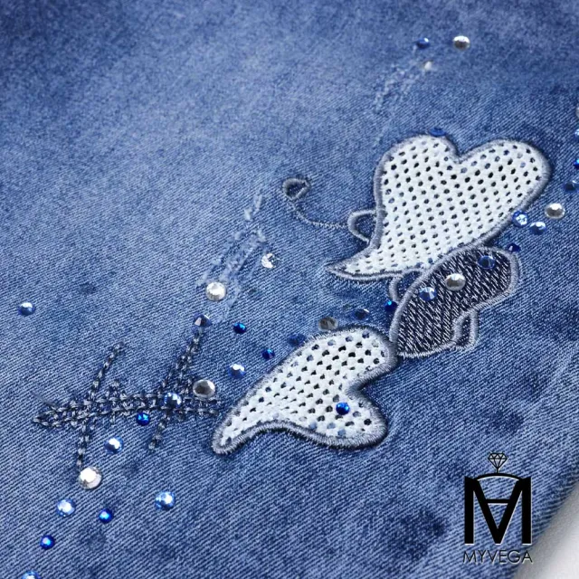 【MYVEGA 麥雪爾】MA愛心刺繡後鬆緊腰水洗牛仔喇叭九分褲-藍