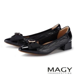 【MAGY】立體壓紋牛皮方釦蝴蝶結尖頭低跟鞋 黑色