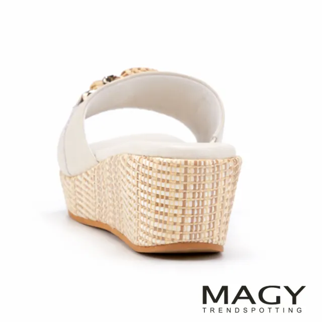 【MAGY】柔軟羊皮厚底楔型涼拖鞋 米白