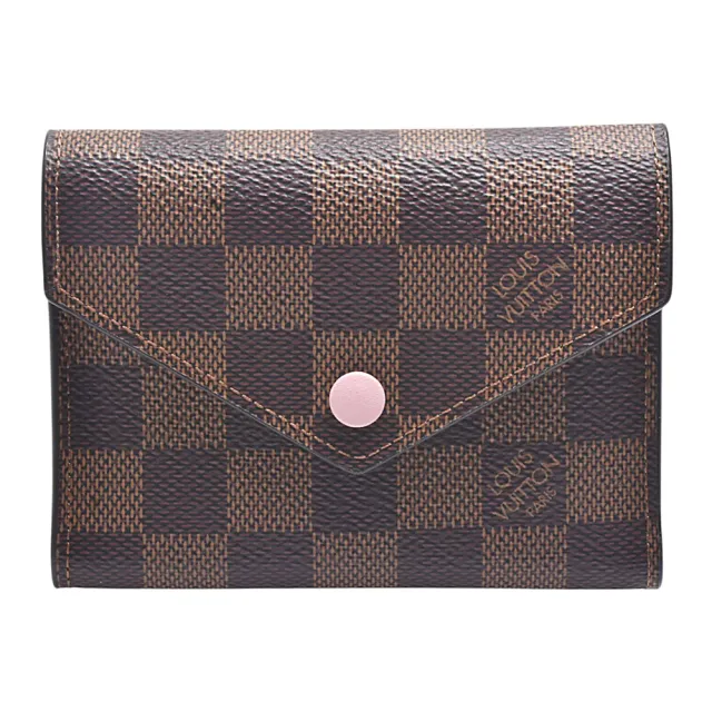 【Louis Vuitton 路易威登】N61700 Victorine系列經典Damier帆布三折暗釦短夾(粉釦-芭蕾粉)