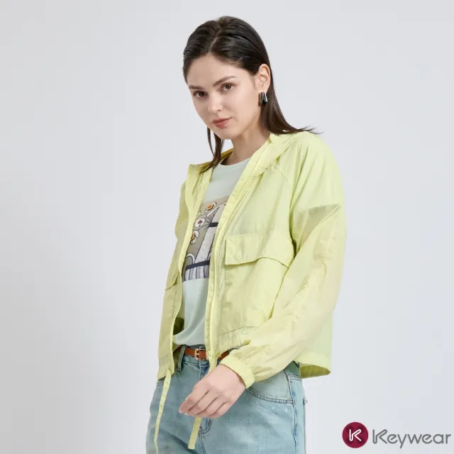 【KeyWear 奇威名品】輕薄抗溫差連帽短版外套(共2色)