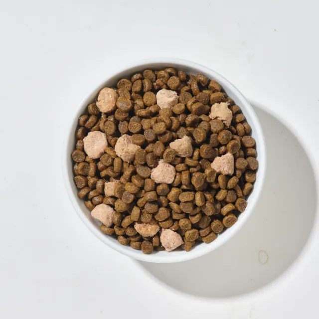 【Hyperr 超躍】雞肉牛肉2kg 貓咪 無穀飼料+凍乾(貓飼料/貓糧/高肉量/補充能量/添加魚油)