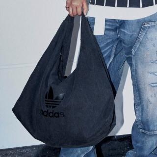 【adidas 愛迪達】D Shoulder Bag 側揹包 肩背 斜背 牛仔碳黑 大容量(IX7694)