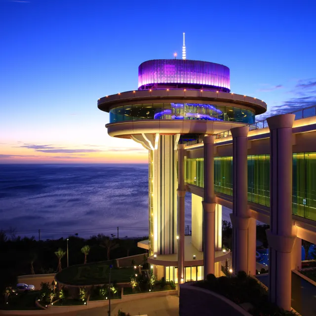 【墾丁H會館】5/22限搶!雙人升等豪華海景房一泊一食(贈送微醺時光酒精暢飲)
