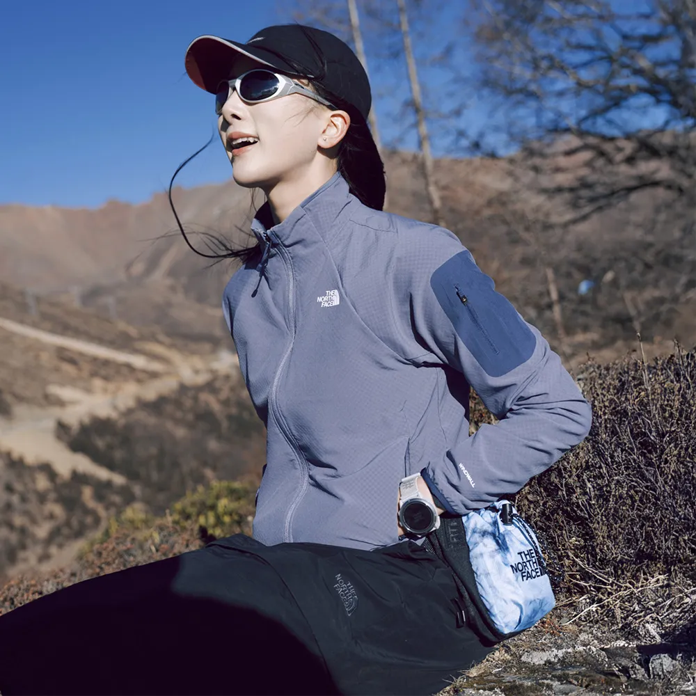 【The North Face】北面女款灰色DWR防潑水立領棋盤格外套｜8DFDFM2