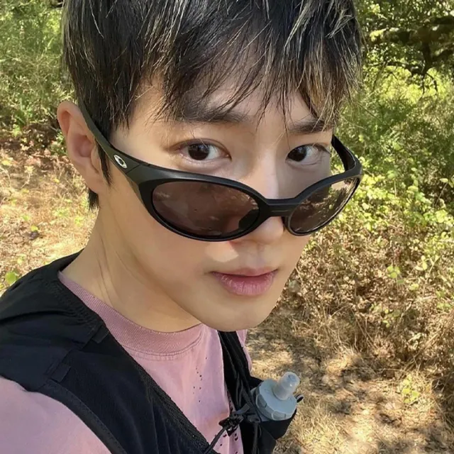【Oakley】Eyejacket redux 經典橢圓墨鏡(OO9438 01、 26)