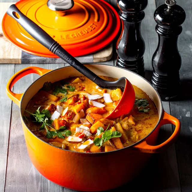 【Le Creuset】盒損福利品_典藏琺瑯鑄鐵鍋圓鍋 18 cm(杏仁奶茶-鋼頭-內鍋白)