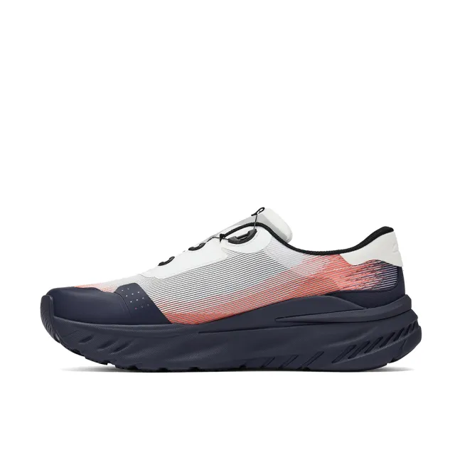 【Clarks】男鞋 微風跑-Zeph Run Rad織物旋鈕扣輕量厚底運動鞋 休閒鞋 增高鞋(深藍/橘色)(CLM87366C)