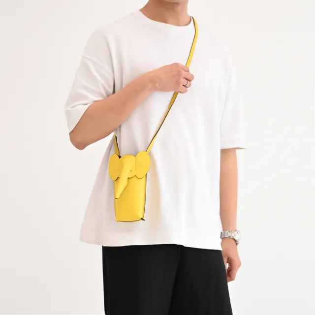 【LOEWE 羅威】Elephant Pocket 品牌招福療癒大象造型小牛皮手機包斜背包(黃)