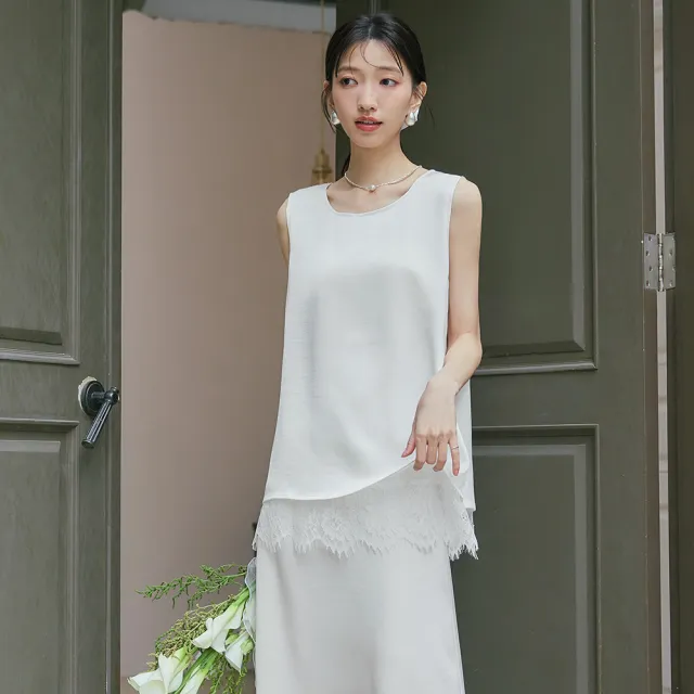 【OB 嚴選】浪漫蕾絲拼接緞光背心上衣 《AB21255-》 適 M~XL
