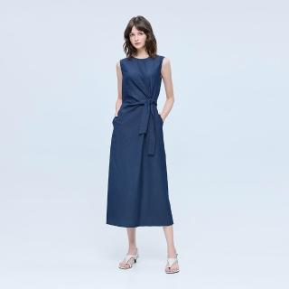 【ILEY 伊蕾】腰扭綁帶結造型牛仔洋裝(深藍；M-XL；1261318709)