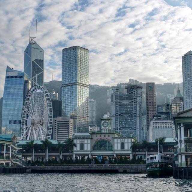 【喜鴻假期】★高雄出發．機加酒．香港３日★星淮酒店、山頂纜車、摩天４２８、八達通、摩天輪(未稅)