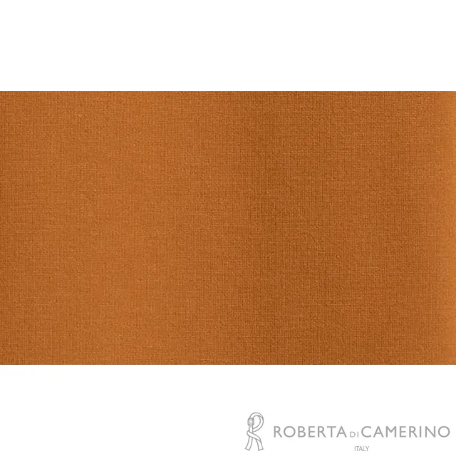 【ROBERTA 諾貝達】褐色極簡空氣感落肩圓領長袖上衣 DBJ51-63