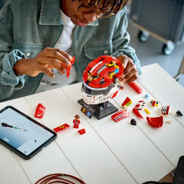 【LEGO 樂高】Editions 43014 Scuderia Ferrari HP Charles Leclerc 頭盔(法拉利 居家擺設 禮物 玩具)