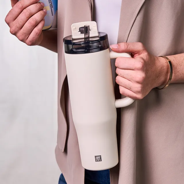 【ZWILLING 德國雙人】THERMO PLUS 316L不鏽鋼保溫保冰吸管車架杯900ml-2色任選(德國雙人牌集團官方直營)