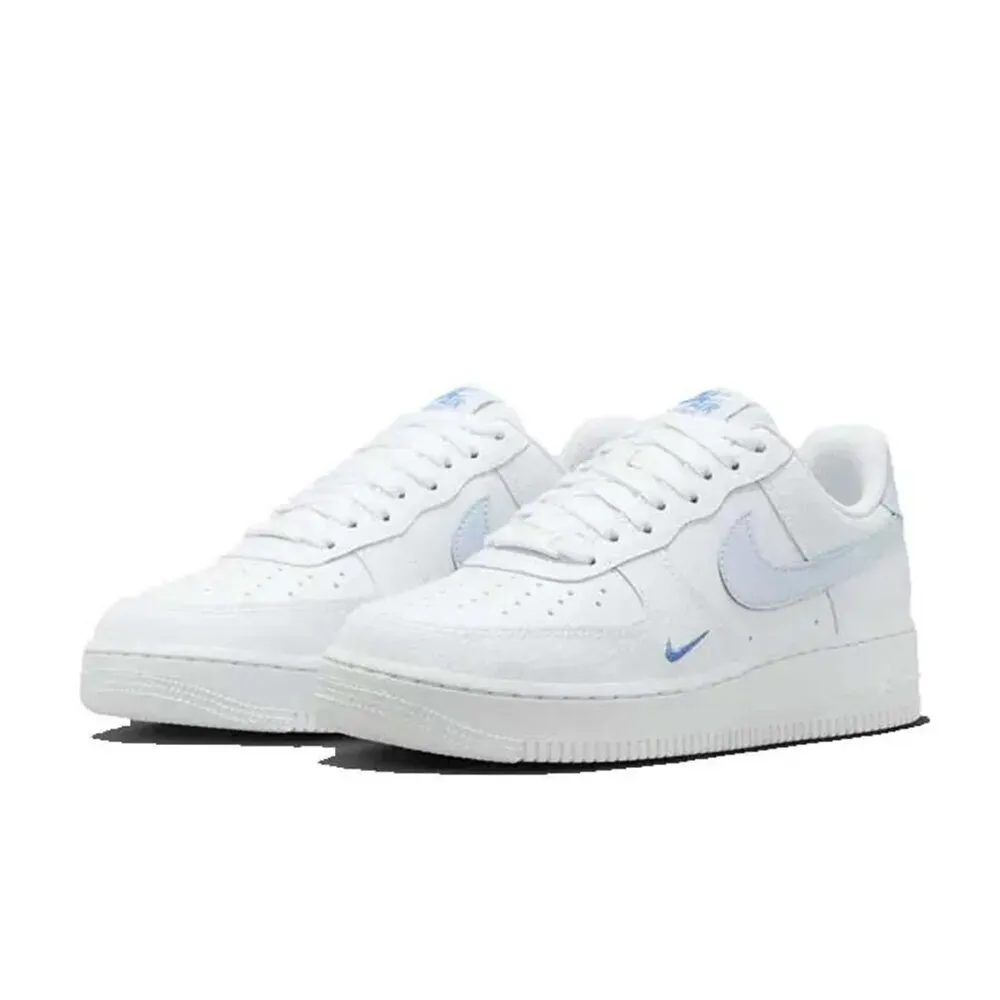 【NIKE 耐吉】W Air Force 1 Low 07 刺繡小藍勾 小雙勾 荔枝皮 休閒鞋 女鞋 HV2511-100