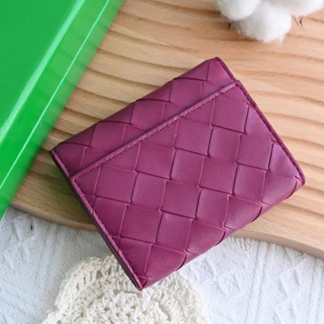 【BOTTEGA VENETA 寶緹嘉】簡約經典手工編織小羊皮翻蓋信用卡夾零錢包(紫紅)