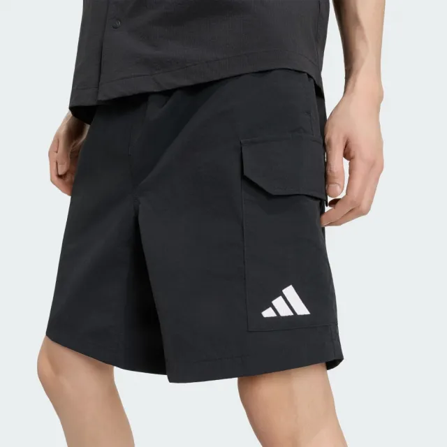 【adidas 愛迪達】MUSTHAVES 工裝風運動短褲 男 KW3375
