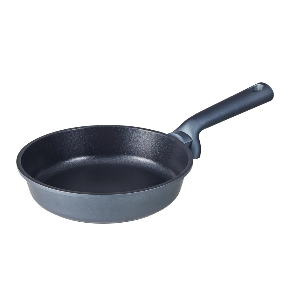 【CorelleBrands 康寧餐具】WORLD KITCHEN 藍寶石鑄造不沾平煎鍋20cm