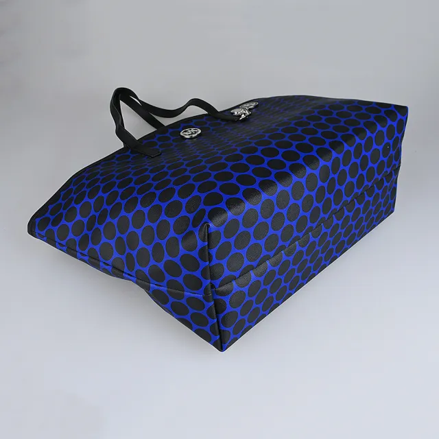 【Michael Kors】MICHAEL KORS 波點PVC內搭尼龍肩背托特包(黑x藍寶石藍)