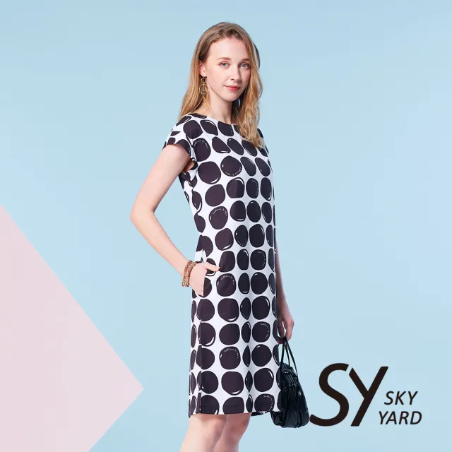 【SKY YARD】網路限定款-修身優雅滿版圓點印花洋裝-黑色