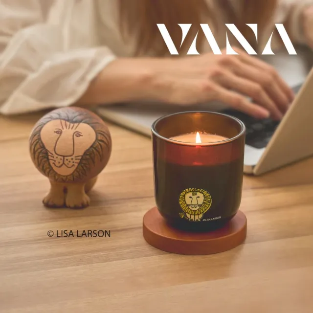 【VANA】Lisa Larson 聯名系列 Soothing Leo蠟燭250g｜清爽檸檬調｜天然植物蠟｜