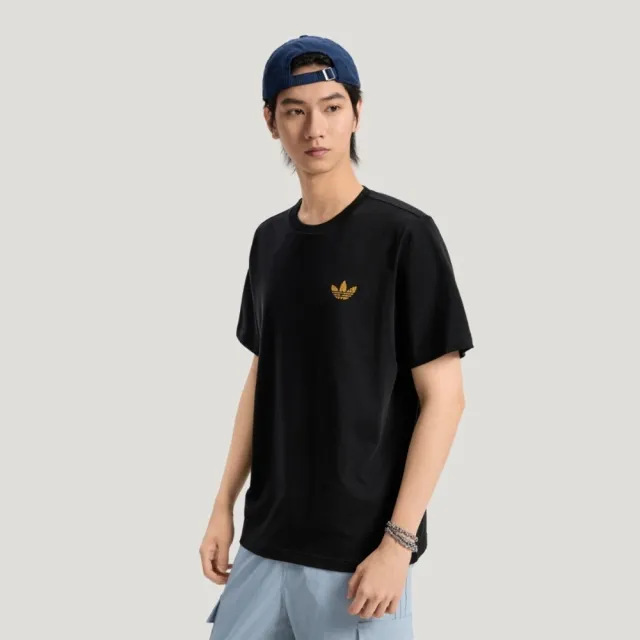 【adidas 愛迪達】Trefoil Tee 男 T恤 運動上衣 休閒短袖 黑 亞版 純棉 印花(LE7353)