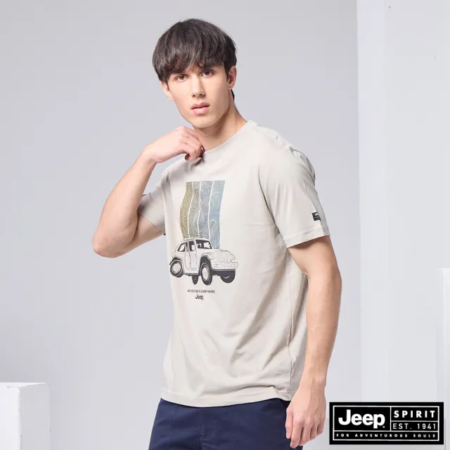 【JEEP】男裝 經典吉普車等高線印花短袖T恤(卡其色)