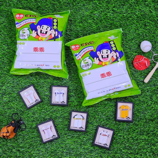 【乖乖】2026Homerun應援袋2袋組(椰子40g*2入+球衣裱框磁鐵*1/共七款隨機出貨)零食/餅乾