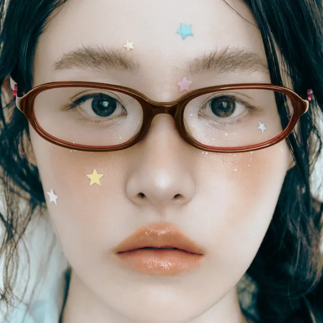 【KlassiC.】aeae 極致復古的低調紅棕色書生框眼鏡 結合復古時髦的板料結構與側面可愛3D鈕扣 滿滿聯名細節