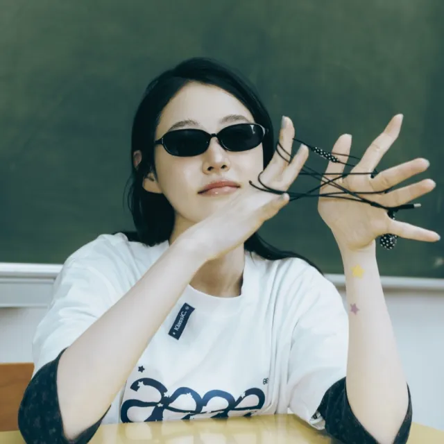 【KlassiC.】aeae 板料扁方圓框墨鏡 純黑Y2K書生框配色 輕鬆修飾各種面部輪廓的造型感 附獨家聯名包材