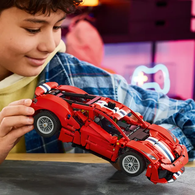 【LEGO 樂高】科技系列 42235 Ferrari 488 Pista 汽車(法拉利 工程模型 禮物 玩具)