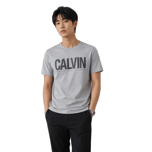 【Calvin Klein 凱文克萊】CK 男生圓領衫 短袖上衣 貼布LOGO T恤 短T(合身版型 請參考尺碼表)