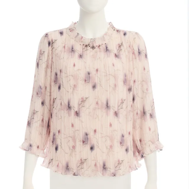 【ILEY 伊蕾】壓褶印花七分袖雪紡上衣(淺粉；M-XL；1253071454)