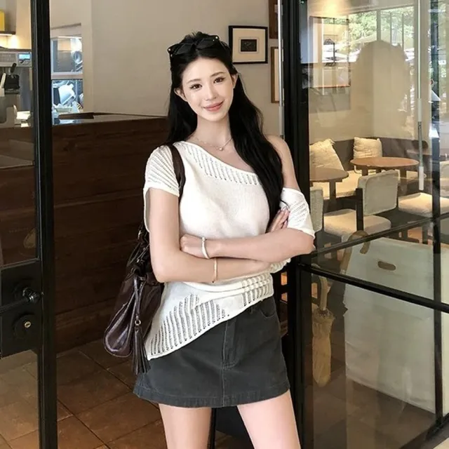 【AS 梨卡】女裝 上衣 短袖 鏤空斜肩 百搭短袖 露肩上衣 短袖針織 夏季短袖 顯瘦上衣 SW139