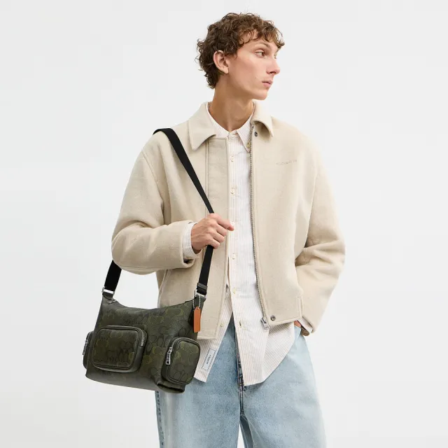 【COACH】蔻馳官方直營 FINN 經典SIGNATURE迷彩印花口袋細節斜背手袋 斜背包-銀色硬體/綠色(CET51)