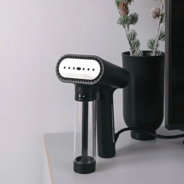 【SteamOne】超值雙入組 手持式蒸氣掛燙機/燙衣機/除皺機 2入組 (Karl/高溫殺菌/防滴水設計/法國/禮物)