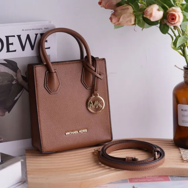 【Michael Kors】簡約LOGO荔枝皮迷你紙袋造型手提兩用包(咖)