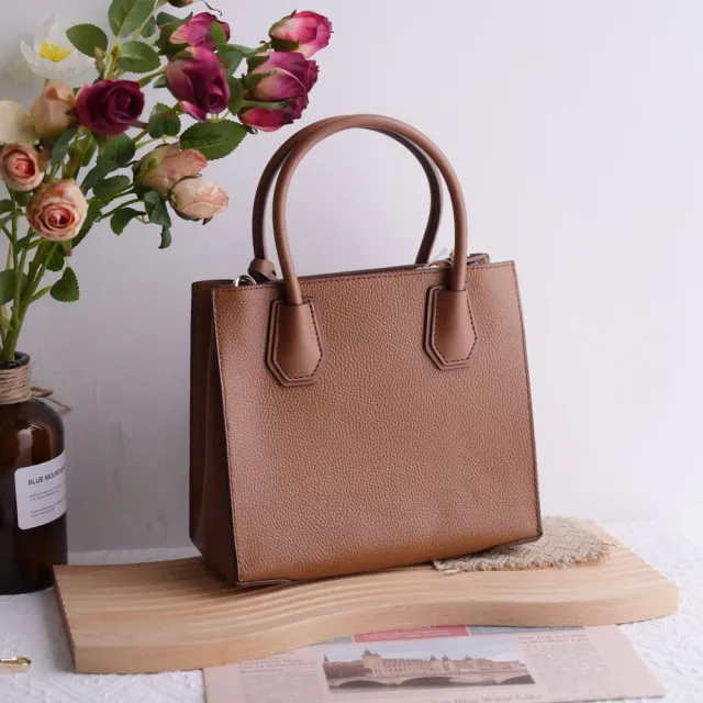 【Michael Kors】圓標MK LOGO吊飾手提斜背三層包兩用包(咖)