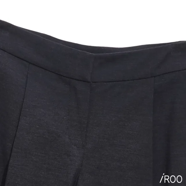 【iROO】精緻剪裁修身窄管褲