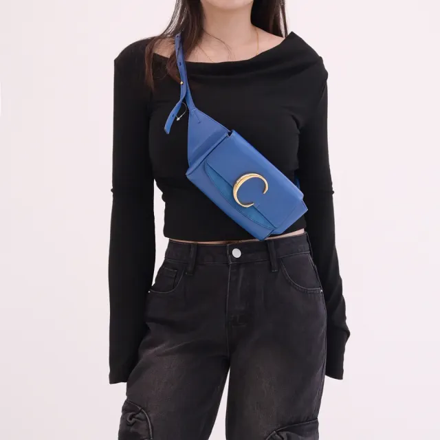 【Chloe’ 蔻依】品牌字母C LOGO拼接三用腰包胸口包(藍)