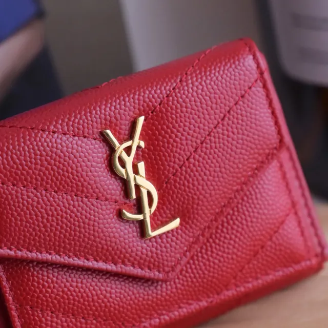 【YSL】金屬字母LOGO菱格V字紋三折零錢短夾(紅/金)