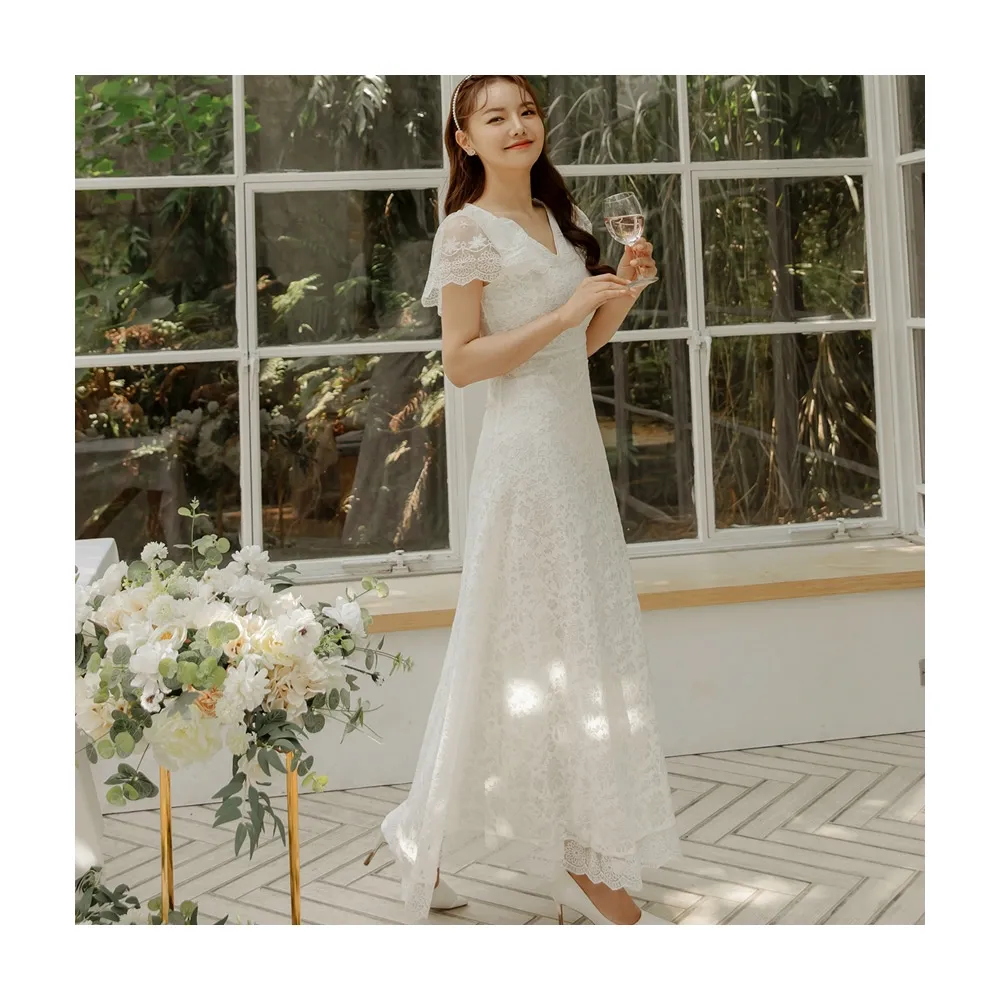 【OB 嚴選】雕花蕾絲蓋袖V領修身輕婚紗 《DA9779》