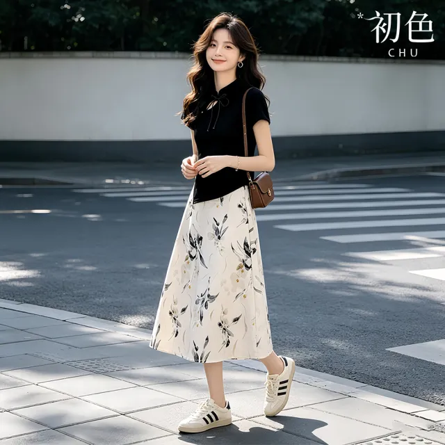 【初色】斜襟鏤空盤扣短袖不規則下擺上衣女上衣+水墨印花高腰中長裙半身裙套裝-黑衣花裙-52676(M-2XL可選)