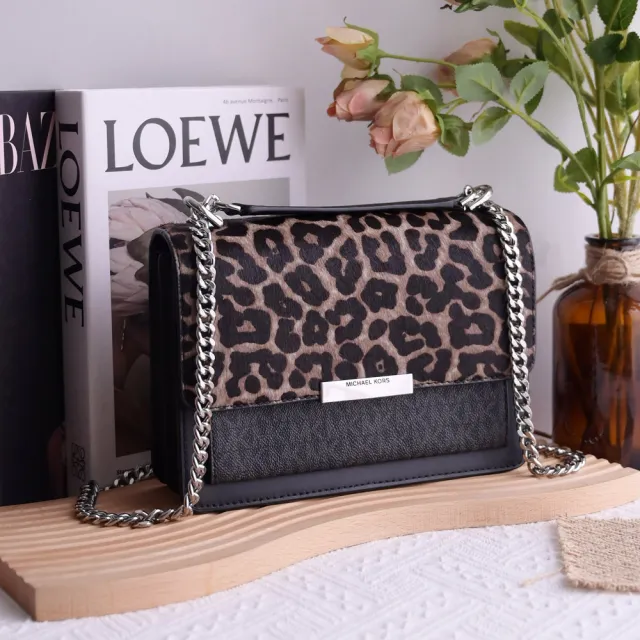 【Michael Kors】JADE 經典滿版MK豹紋拼接肩斜三用翻蓋鍊包(黑)