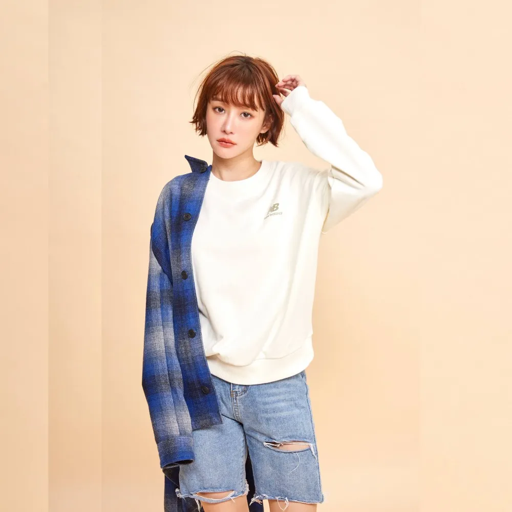 【NEW BALANCE】NB SDS圓領英文標語大學T/長袖上衣_AWT33317CIC_女性_奶油杏(亞版 版型正常)